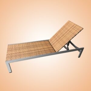 Espreguiçadeira Mantova, estrutura de alumínio e acabamento em fibra sintética..